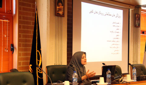 آیكونولوژی تصویر را حامل گزارش می‌داند