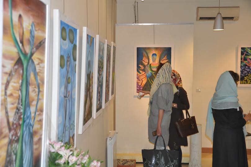 "ناتورالیسم انتزاعی" در گالری احسان با فروش تمام آثار روبرو شد/گزارش تصویری