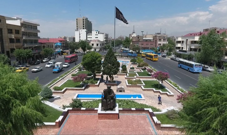 ساعتی در میدان بهارستان و مرور خاطرهها